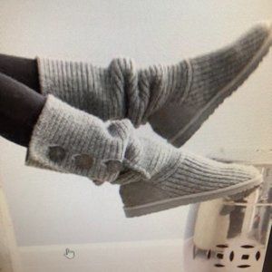 LIKE NEW! UGG CLASSIC CARDY BOOTS Size 9